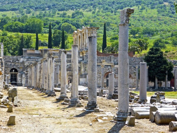 roman ruins columns
